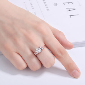 Four-claw Minority Simple Ring