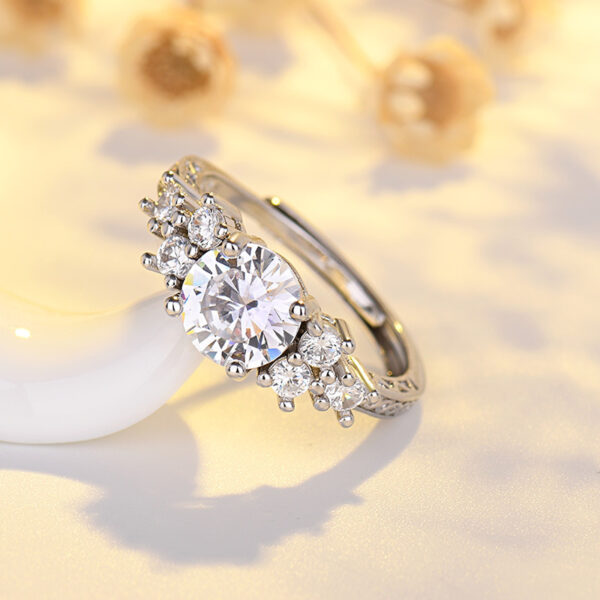 Four-claw Minority Simple Ring - Image 3