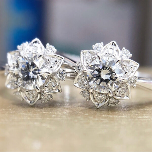Women's Luxury Flower Artificial Zircon Ring - Image 5
