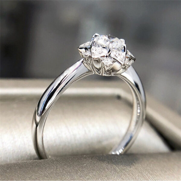 Women's Luxury Flower Artificial Zircon Ring - Image 3