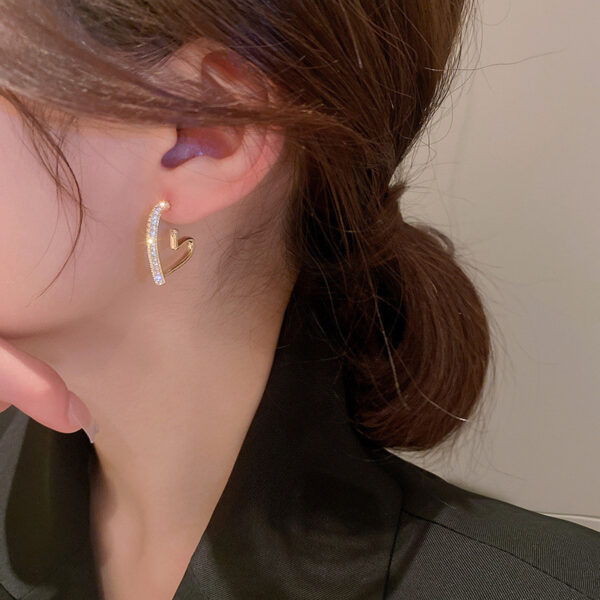 New Trendy Love Heart Earrings Female Light Luxury Minority - Image 6