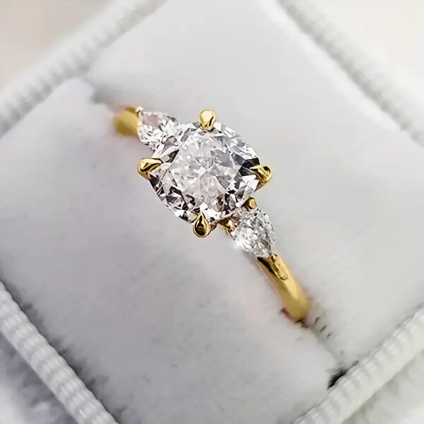European And American Elegant Four-claw Zircon Ring - Image 4