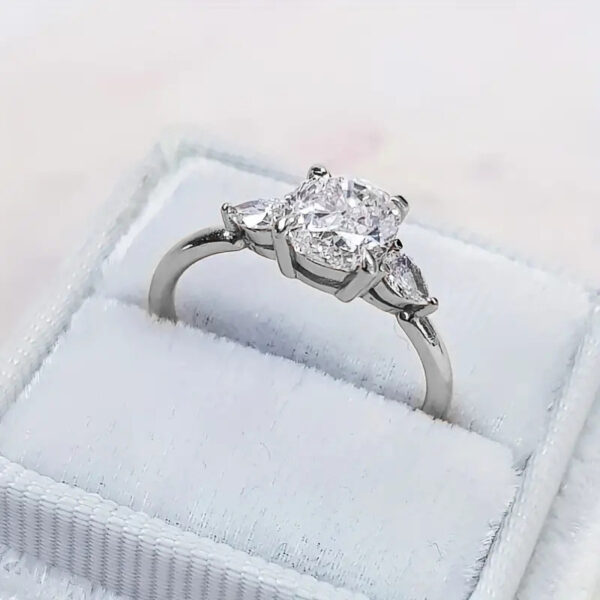 European And American Elegant Four-claw Zircon Ring - Image 2