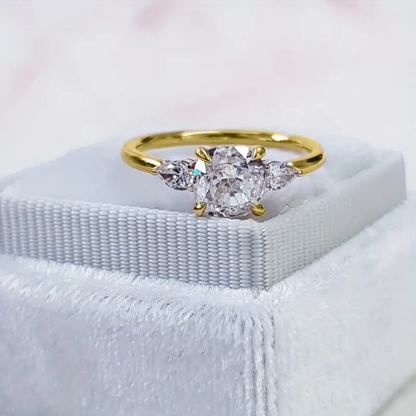 European And American Elegant Four-claw Zircon Ring - Image 6