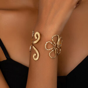 Creative Design Sense Metal Hollow Leaves Flowers Lines Ladies Open-ended Bracelet